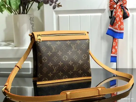 WIS SLANTING VUITTON LOUIS 0531